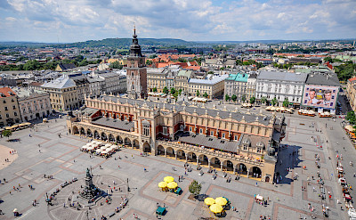 Renaissance Sukiennice in Old Town, Krakow, Poland. Flickr:Jorge Láscar