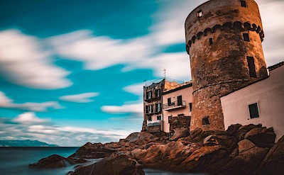 Castello di Giglio, Italy. Unsplash@Federico Burgalassi