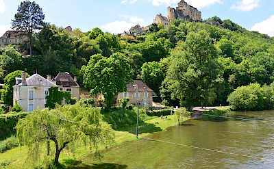 Another great castle in Castelnaud-la-Chapelle in Dordogne, France. Photo via Flickr:Stephane Mignon