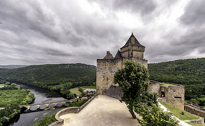 Castelnaud la Chapelle along the Dordogne River. Photo via Flickr:@lain G 