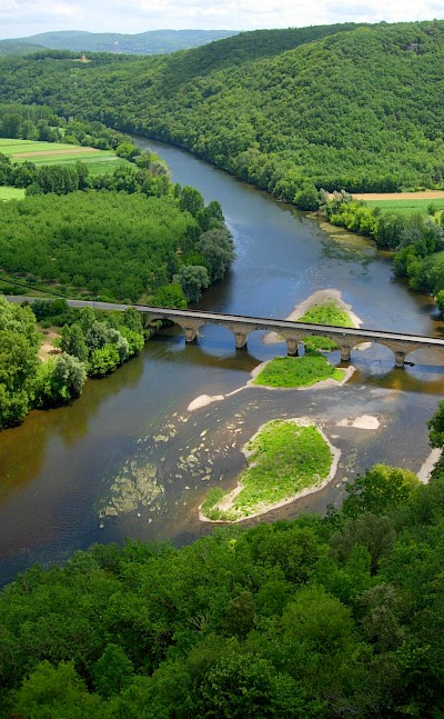 Dordogne River in Castelnaud-la-Chapelle, Périgord, France. CC:Luc Viatour