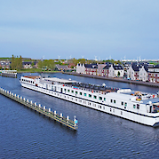 De Amsterdam at the Spaarndam lock | Bike & Boat Tour