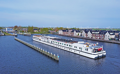 De Amsterdam at the Spaarndam lock | Bike & Boat Tour