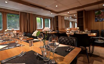 Dining | De Amsterdam | Bike & Boat Tour