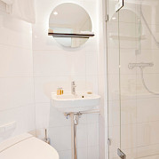 Modern and practical private bathrooms - MS Arkona | Bike & Boat Tours
