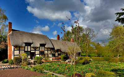 Cottage of Anne Hathaway (Shakespeare's wife) in Stratford-upon-Avon, England. Flickr:Random_fotos