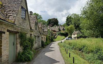 Example of cottages in the Cotswolds, England. CC:Diliff