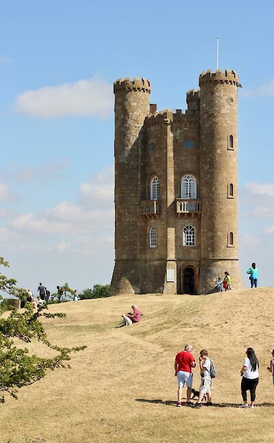 Broadway Tower, Chipping Campden, England. Unsplash:David Tip