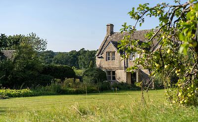 Country house in the Cotswolds, England. Unsplash:Rumman Amin