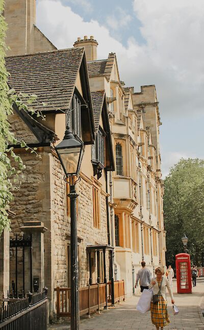 Telephone box, Oxford, England. Unsplash:Laura