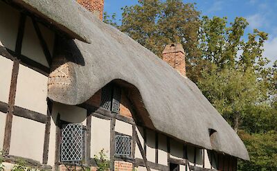 Thatched cottages in Stratford-upon-Avon, England. Unsplash:Ben Grayland