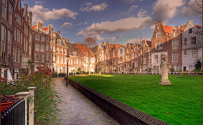 Courtyard in Amsterdam, North Holland, the Netherlands. Flickr:bert kaufmann