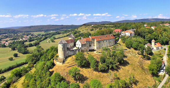 Vast châteaux to be found in Bourgogne, France! Creative Commons:JGS25