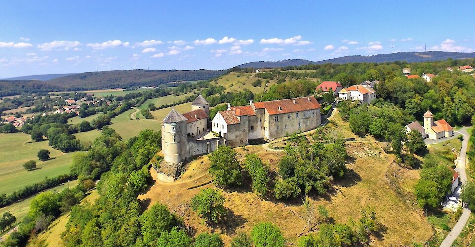 Vast châteaux to be found in Bourgogne, France! Creative Commons:JGS25