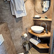 Bathroom | De Nassau | Bike & Boat Tour