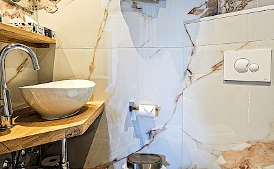 Bathroom | De Nassau | Bike & Boat Tour