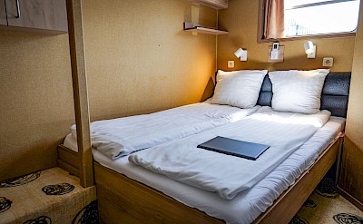 Upper cabin | De Nassau | Bike & Boat Tour