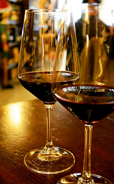Wine tasting in Tuscany, Italy. Flickr:Pug Girl