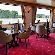 Lounge and bar area | Olympia | Bike & Boat Tour