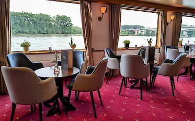 Lounge and bar area | Olympia | Bike & Boat Tour