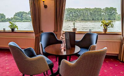 Lounge | Olympia | Bike & Boat Tour