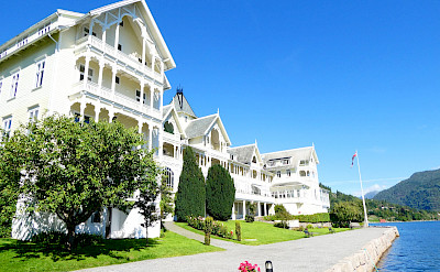 Beautiful Kviknes Hotel in Norway. Photo via TO. 