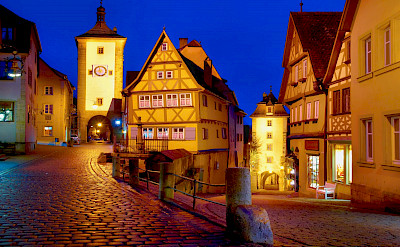 Evening stroll through Rothenburg ob der Tauber, Germany. Flickr:Moyan Brenn