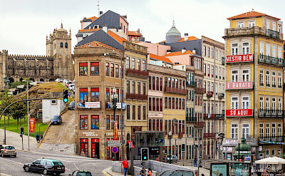 Daily life in Porto, Portugal. Wikimedia Commons:Lacobrigo