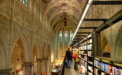 Old Cathedral turned bookstore in Maastricht, Limburg, the Netherlands. Flickr:Bert Kaufmann