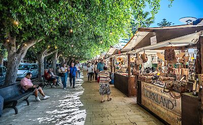 A market on Corso Vittorio Emanuele in Noto. Flickr:MichaelGaylard