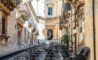 A street in the historic center of Noto. Flickr:MichaelGaylard