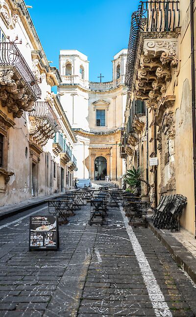 A street in the historic center of Noto. Flickr:MichaelGaylard