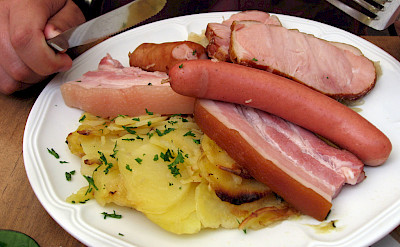 This is a common Alsatian dish. The German influence is undeniable. Flickr:Will Bakker 