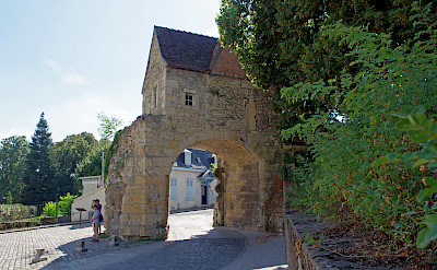 Old gate in Nevers, region Bourgogne-Franche-Comte, France. Flickr:Daniel Jolivet