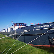 Magnifique IV | Bike & Boat Tours