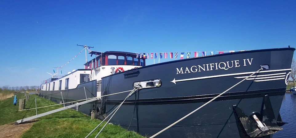 Magnifique IV | Bike & Boat Tours