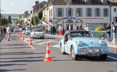 Classic car show in Joigny, France. Flickr:GKSens-Yonne