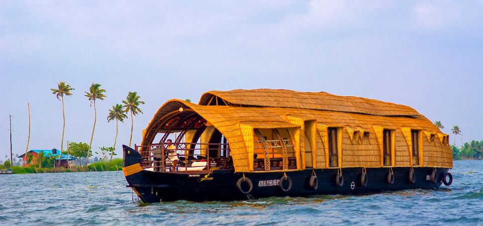 Typical houseboat in India | Bike & Boat Tour