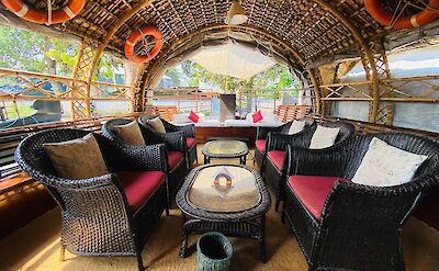 Houseboat lounge | Bike & Boat Tour