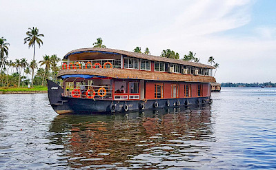 Typical house boat in India | Bike & Boat Tours