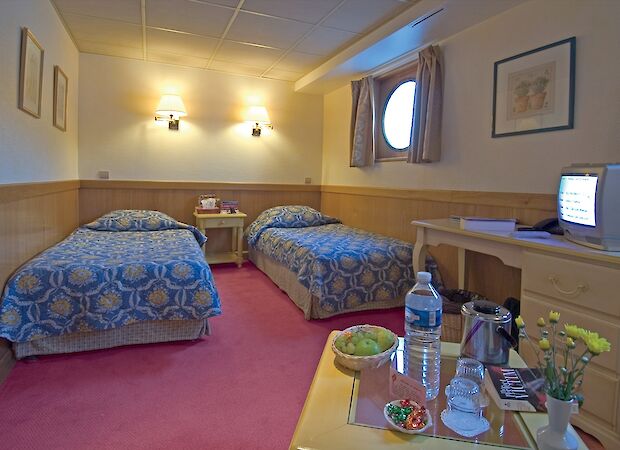Lower deck junior suite | MS Provence | Bike & Boat Tour