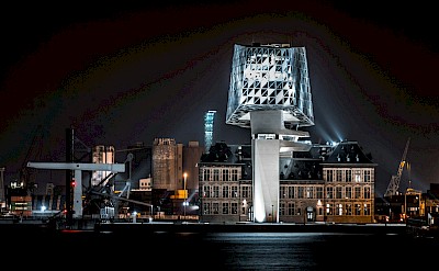 Havenhuis at night, Antwerp, Belgium. Soul van Schaik@Unsplash