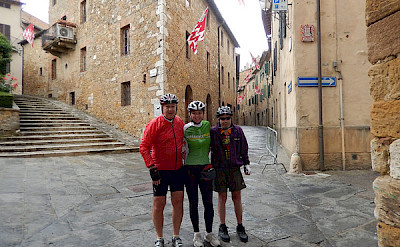 Group photo of the Venice to Florence Bike Tour.