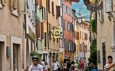 Shopping street en route in Italy. ©TO