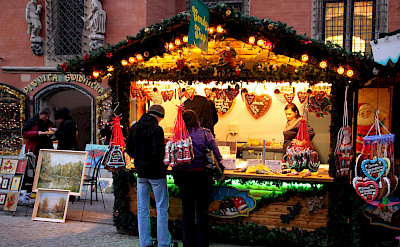Candy shop at the Christmas Market in Wroclaw, Poland. Creative Commons:Klearchoskapoutsis