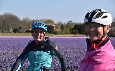 A little cycling break to strike a pose in front of the vibrant purple hyacinths | Photo from TO