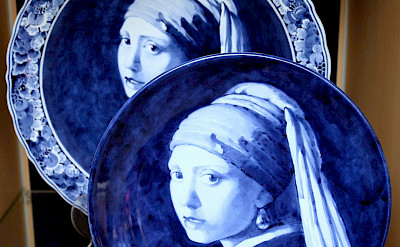 Girl with Pearl Earring by Vermeer in Delft Blue. Flickr:bert knottenbeld