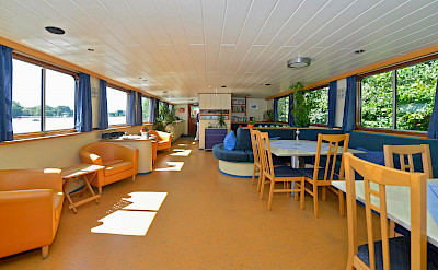 Spacious light filled dining area | Mecklenburg | Bike & Boat Tours