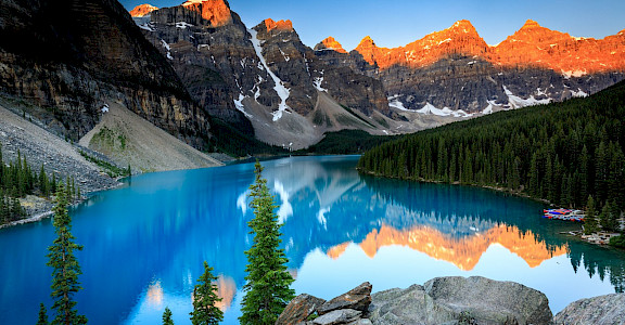 Sunrise at Moraine Lake. Flickr: Lauri Sten