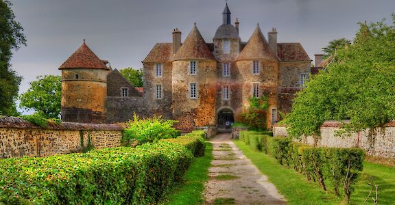 Great chateaux in Burgundy, France. Flickr:Lexe-I 47.065341, 3.9787710